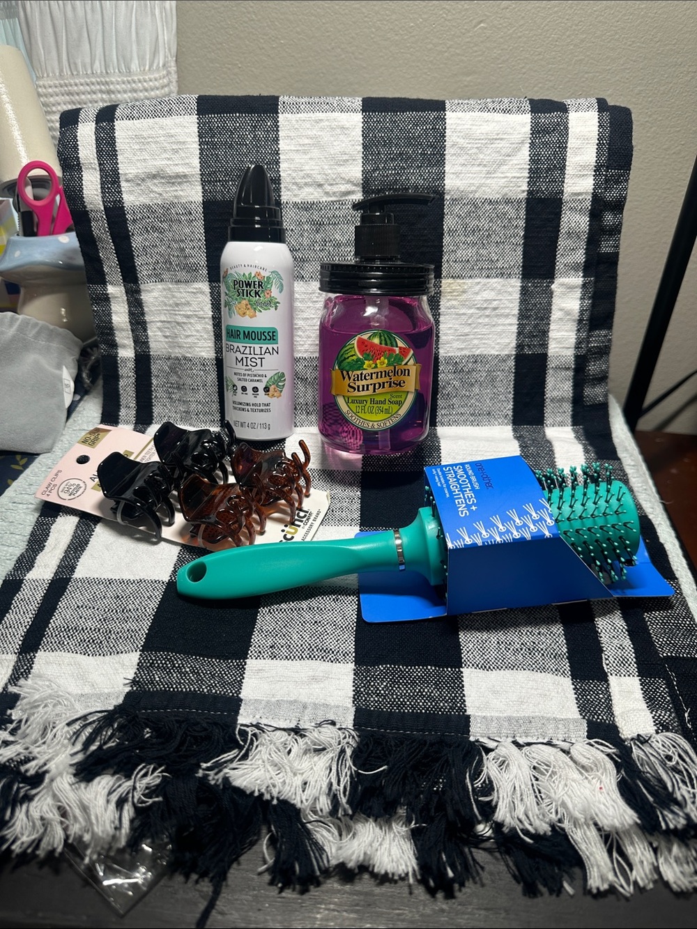 4 pc ladies bundle hair and hand. NWT